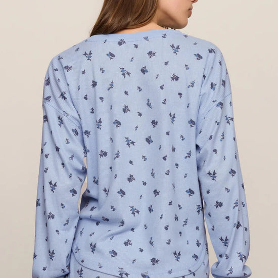 woman wearing long sleeve thermal top