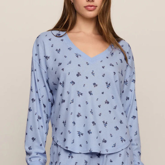 woman wearing long sleeve thermal top
