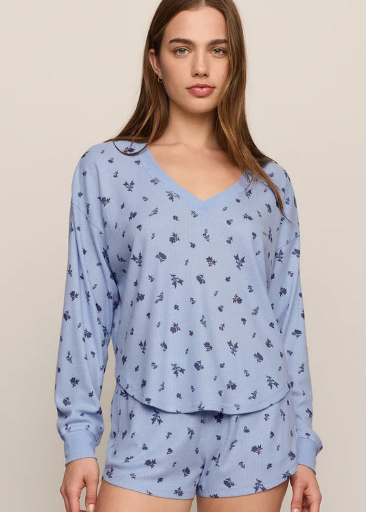 woman wearing long sleeve thermal top